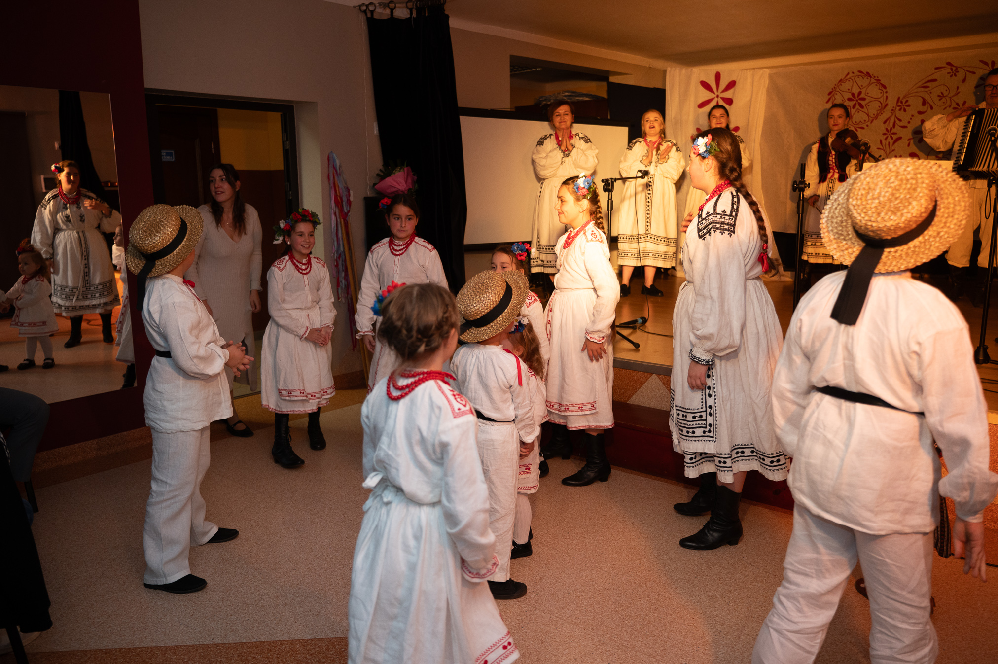 562386100 1237288851759837 6902365447431151683 N