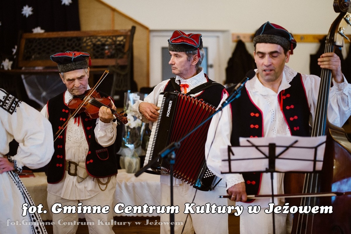 Koncert Kapeli Ludowej Jeżowianie na Jubileuszach Małżeńskich