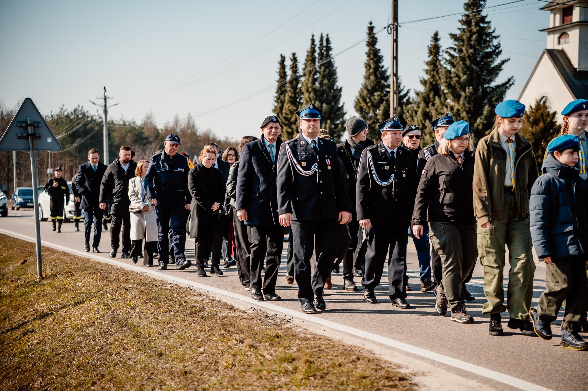 645263731 1347530544069000 3278076166463861348 N