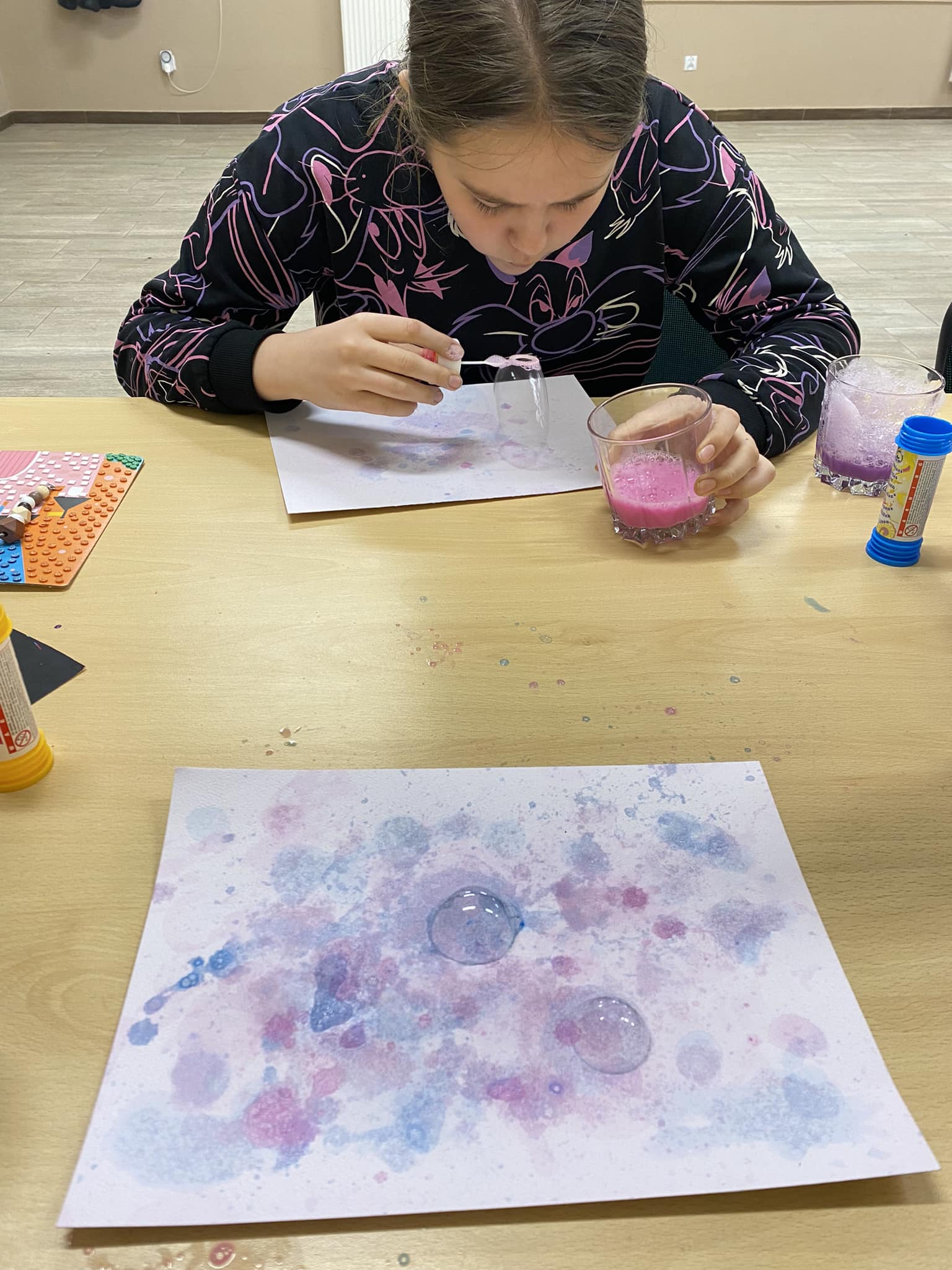 Obrazy tworzone bańkami mydlanymi ￼