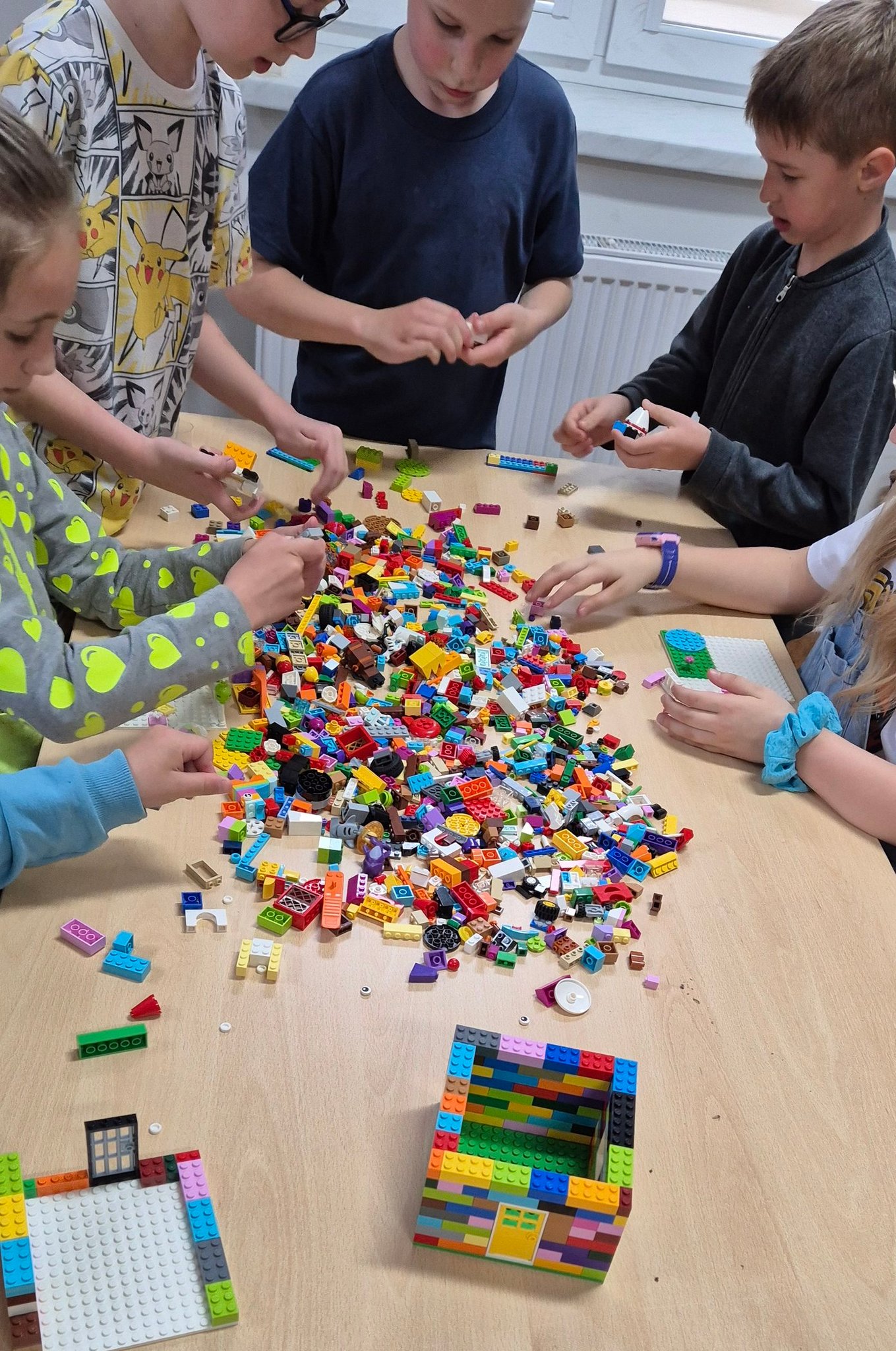 499523515 1085934623574877 2582448172594076100 N