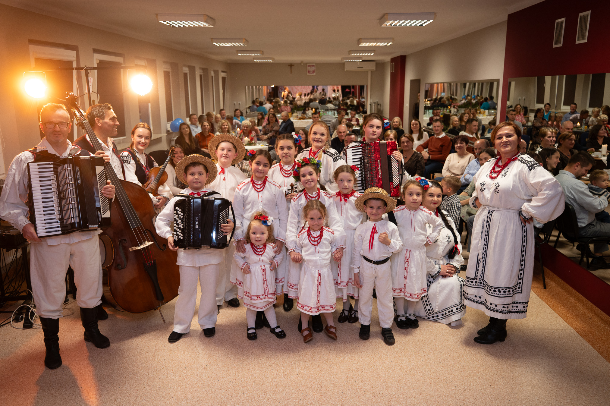 565887574 1237288898426499 3125318101171843652 N