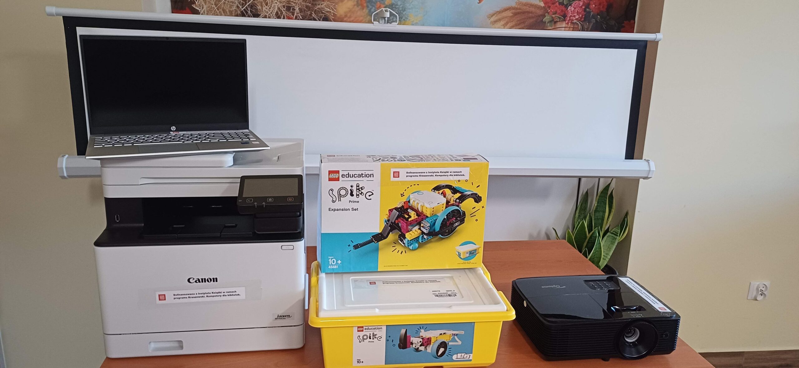 Przekazanie sprzętu do Biblioteki Publicznej w Groblach