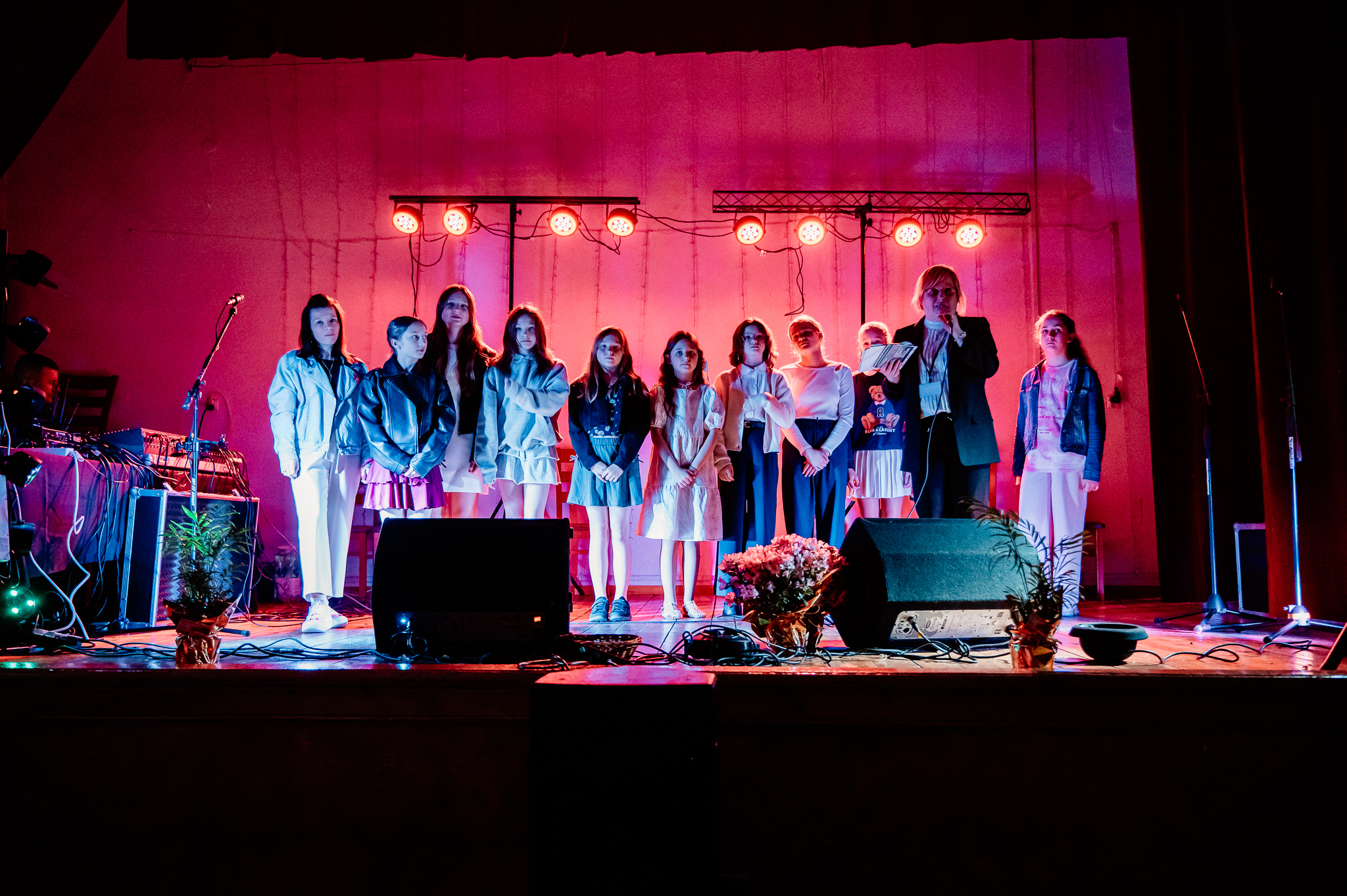 Fotografie z koncertu charytatywnego „Odbudujmy dom dźwiękiem i sercem”.