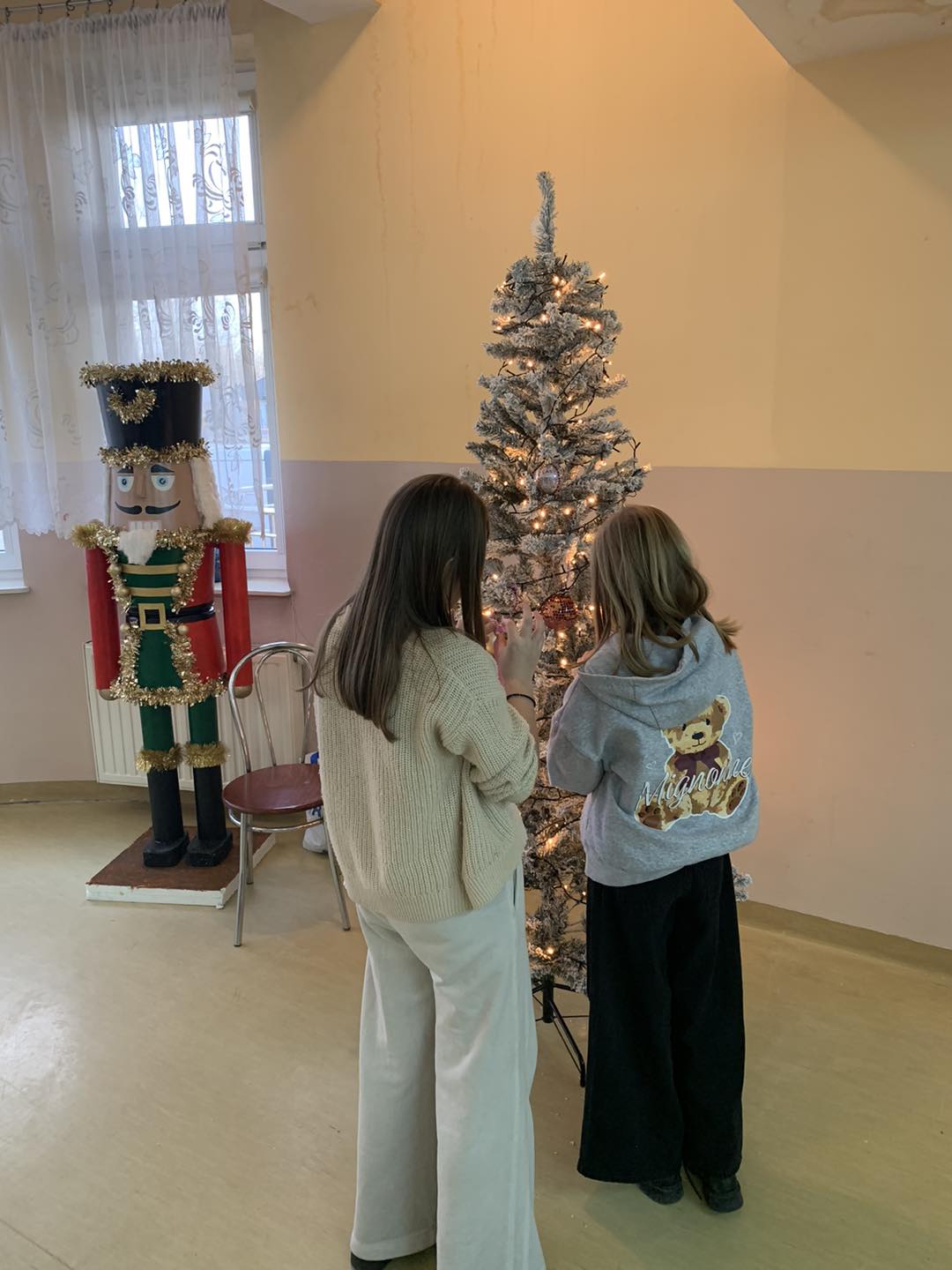 594971797 741711295607936 1265883059273906528 N