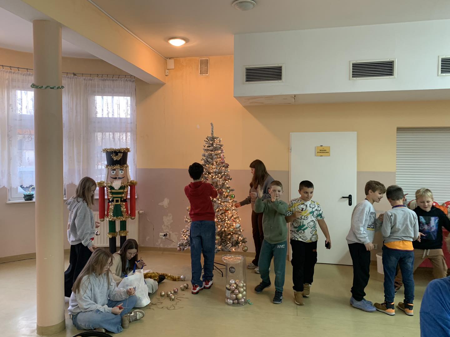 594421422 741711325607933 222751738677557782 N