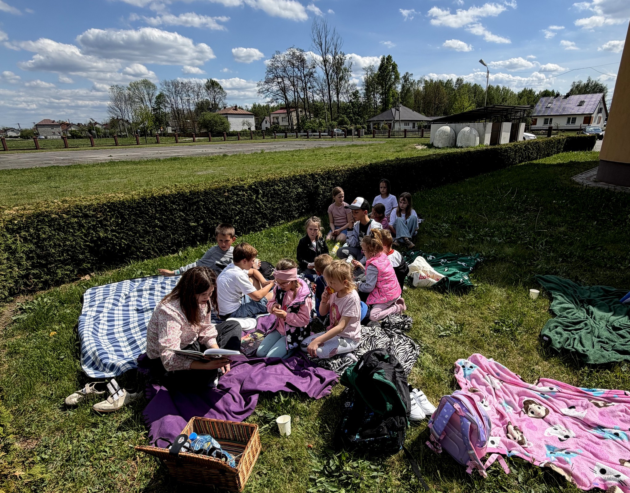 Czytanie na trawie