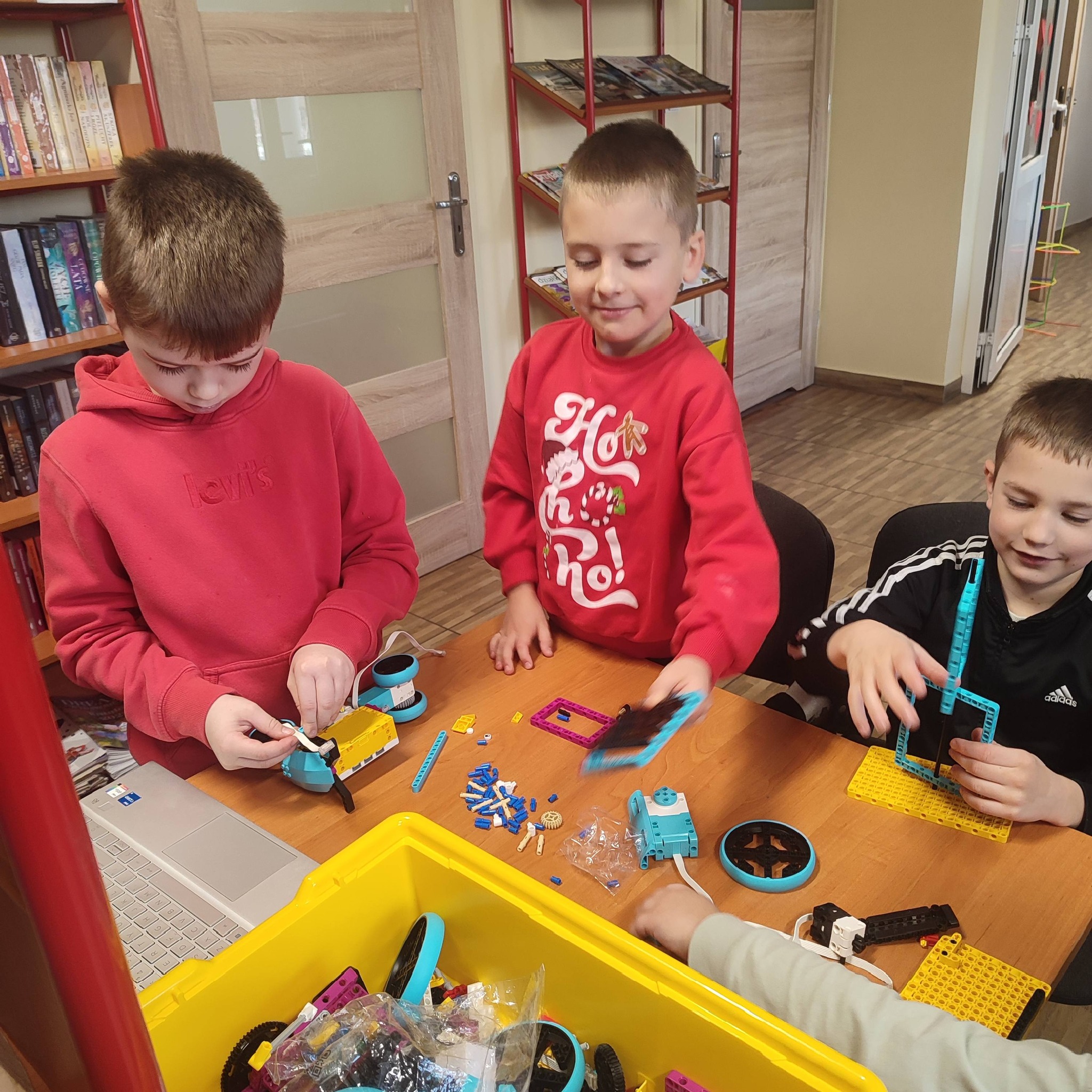 642818195 1328261789334935 7836768984759003690 N