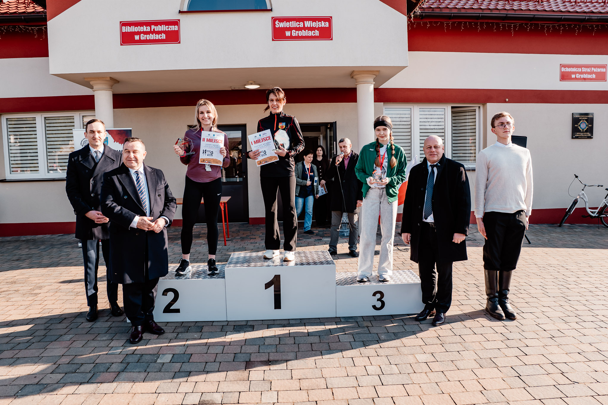 646325172 1347783170710404 2560880532772196608 N