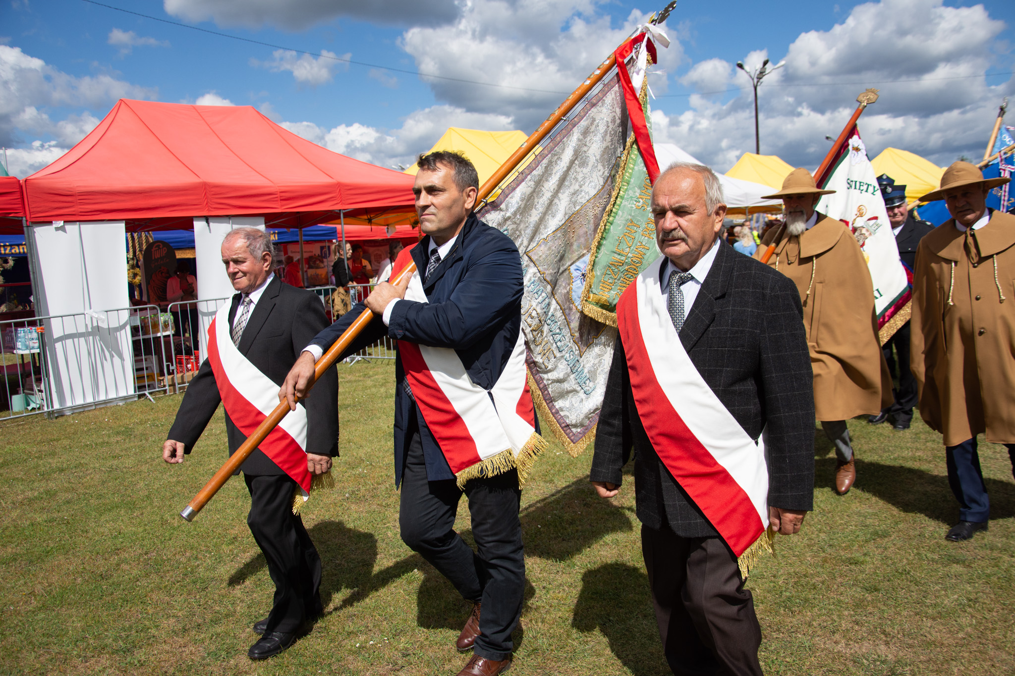 539178236 1189612893194100 7687559087034554445 N