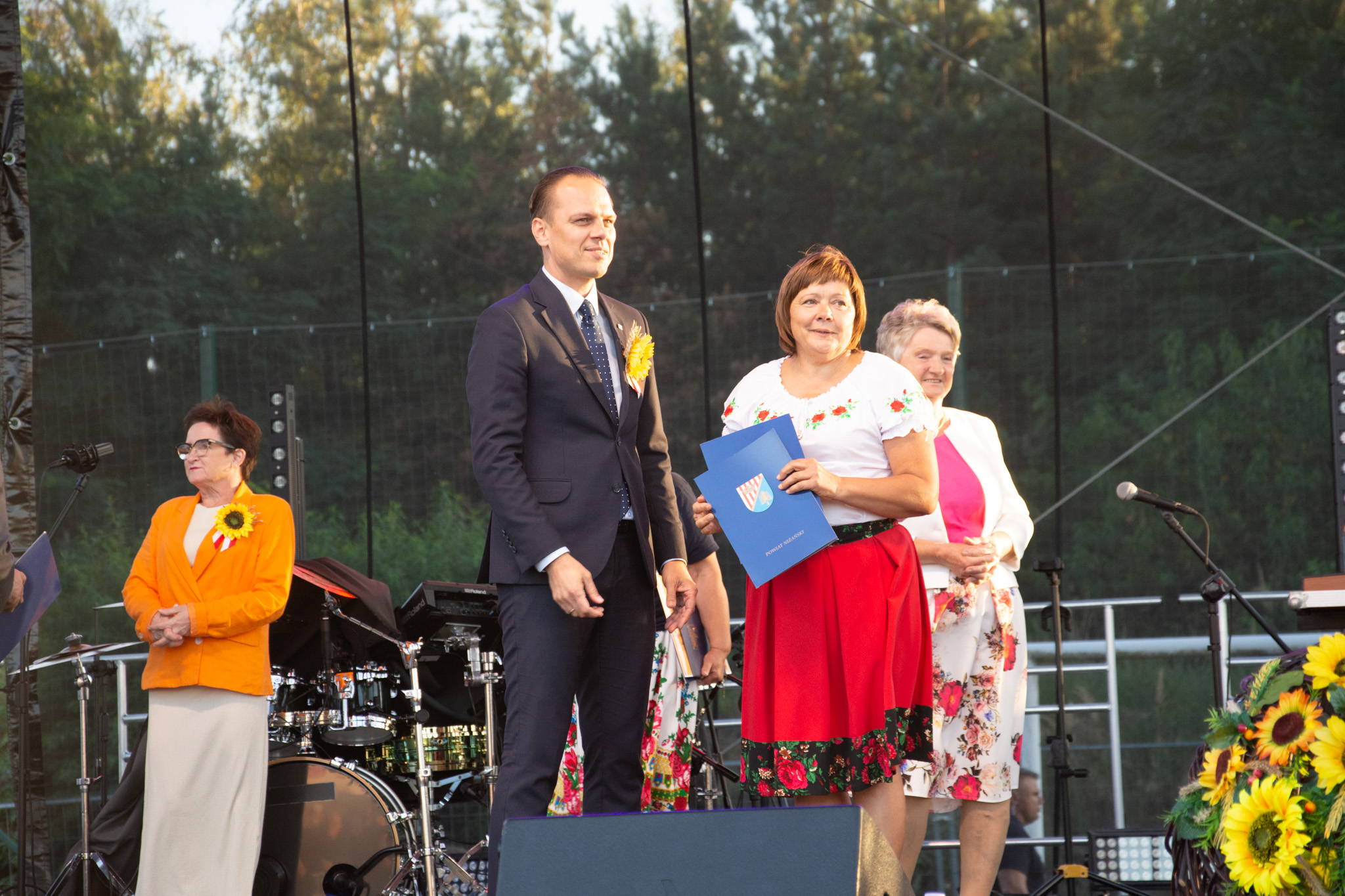 537116585 1189618513193538 3236312754528451015 N