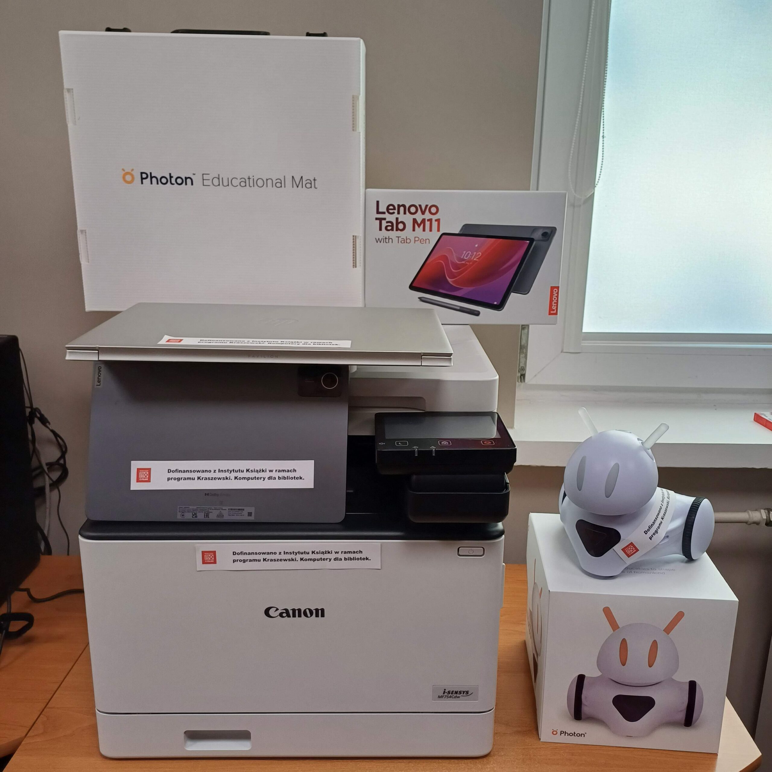 Przekazanie sprzętu do Biblioteki Publicznej w Cholewianej Górze