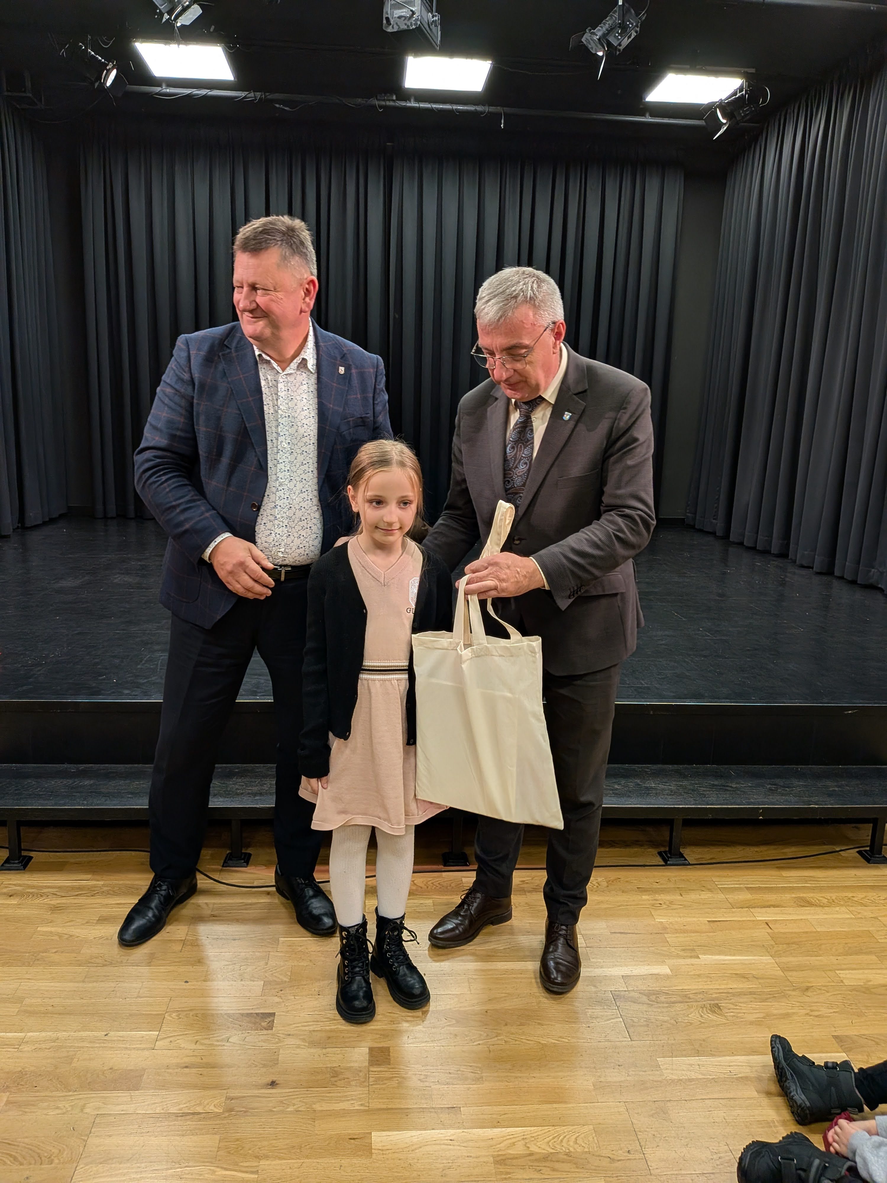 PXL 20251204 094303415