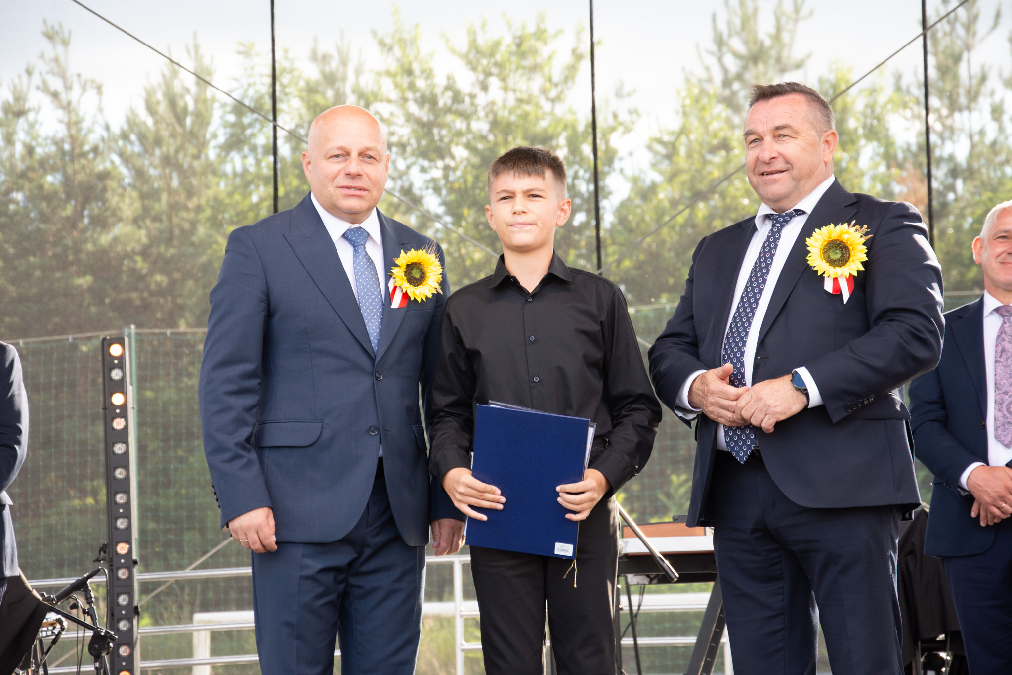 539533844 1189617606526962 90482897315331808 N