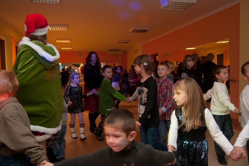 Zabawa mikołajkowa dla wszystkich dzieci w GCK Jeżowe