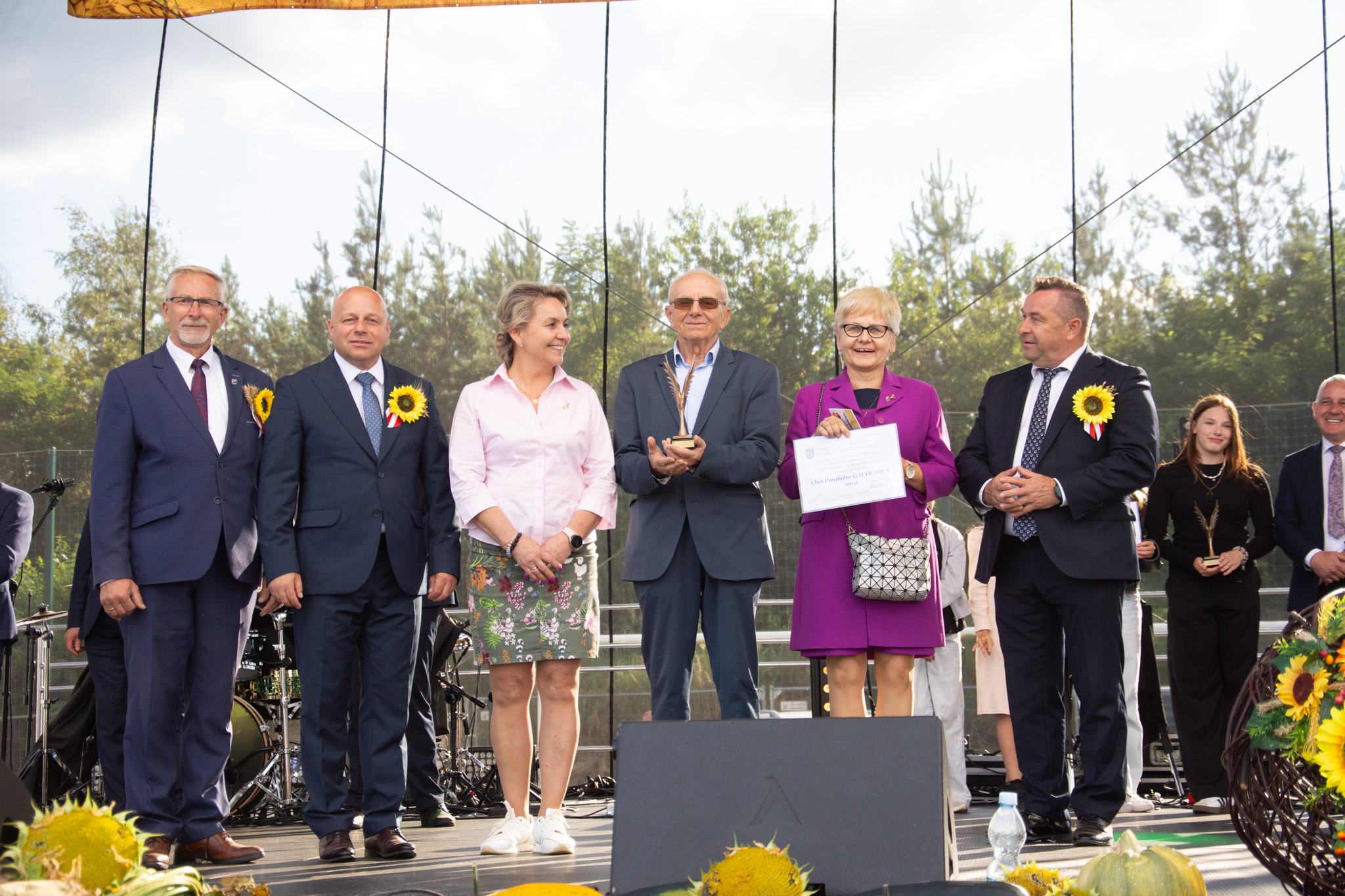 535908355 1189617879860268 1808438158518106761 N