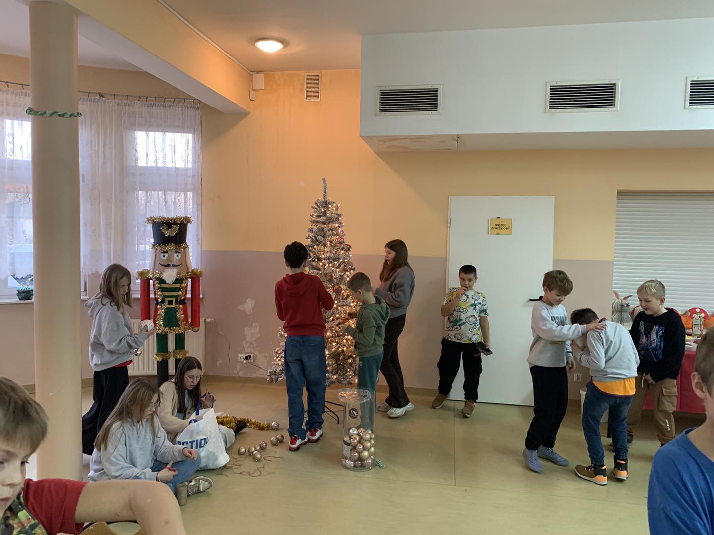 594576119 741711342274598 2163309077415015977 N