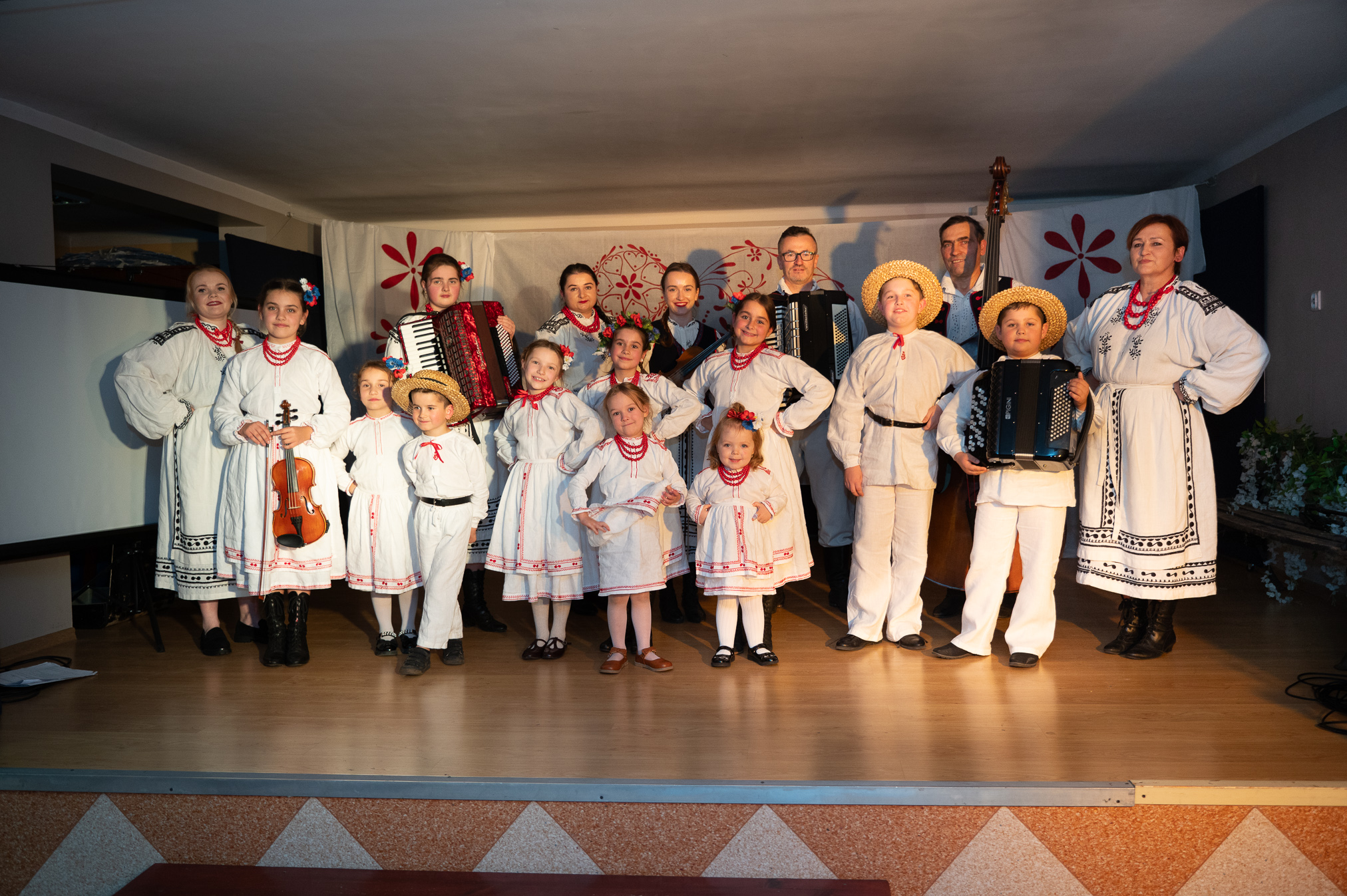 566238729 1237288721759850 909976126869163472 N